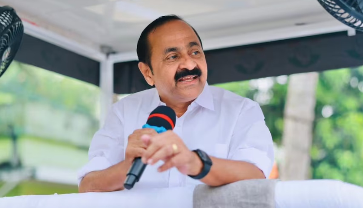 केरल CM मुस्लिम धर्मगुरु के दिए विवादित बयान पर भड़के, कहा- ऐसी सोच केरल की प्रगतिशील परंपरा नहीं