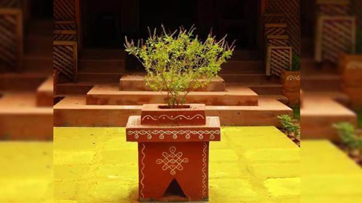 संतान सुख से लेकर कारोबार में लाभ के लिए इस तरह करें तुलसी नामाष्टक का पाठ …