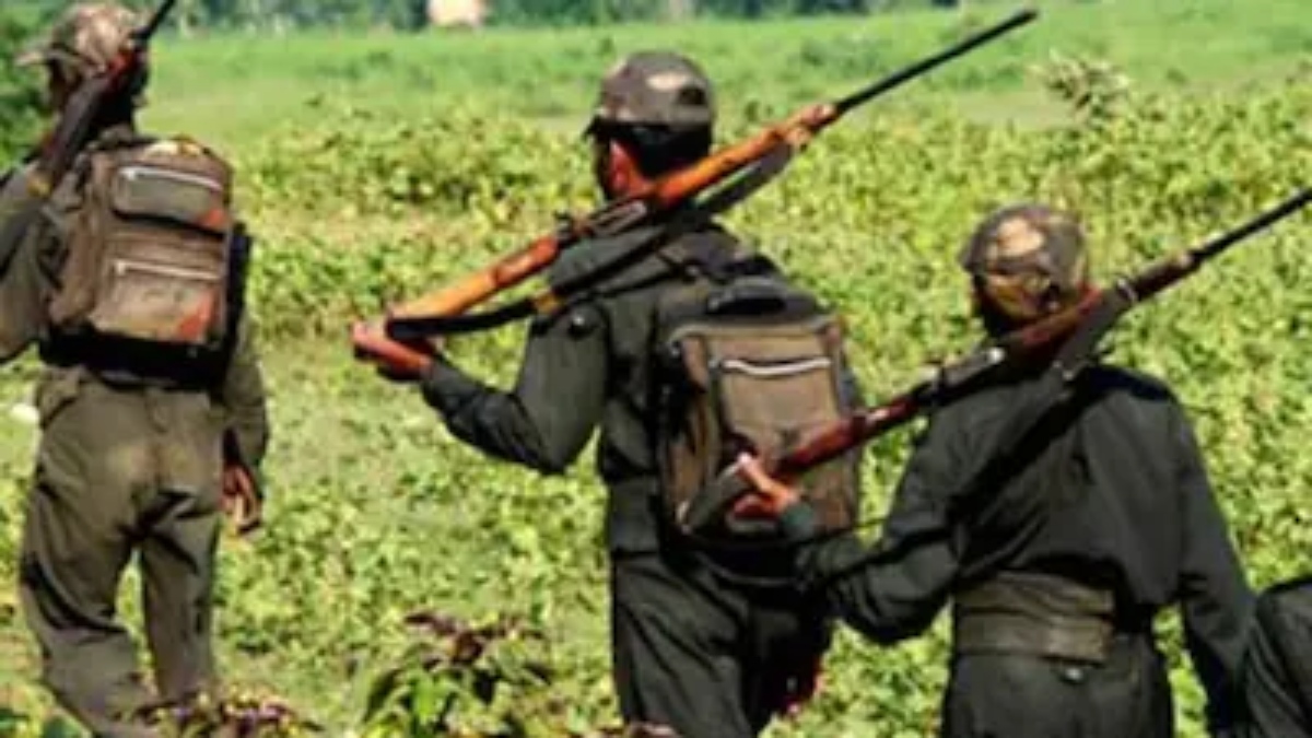 हथियार छोड़ने वालों के लिए पुनर्वास का रास्ता, केस वापसी में कानून की कसौटी
