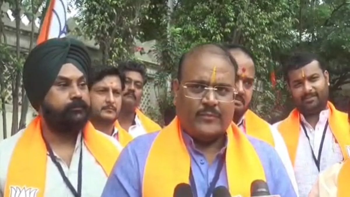 कांग्रेस पर हमला करने निकले BJP शहर अध्यक्षः इतिहास ने ही कर दिया ‘सियासी क्लीन बोल्ड’! बोले- ‘सरदार पटेल देश के प्रथम प्रधानमंत्री’ कांग्रेस का तंज-पहले इतिहास पढ़िए, फिर कांग्रेस को ज्ञान दीजिए
