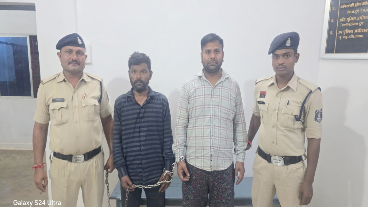 पुलिस की बड़ी कार्रवाई : कत्लखाने ले जा रहे 15 मवेशी बरामद, दो आरोपी गिरफ्तार