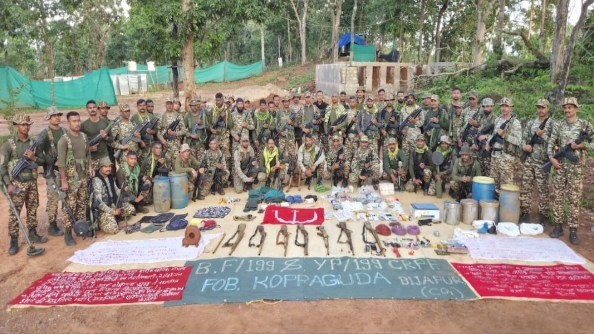 CRPF ने बरामद किए 14 नक्सल डंप, भारी मात्रा में IED और हथियार जब्त