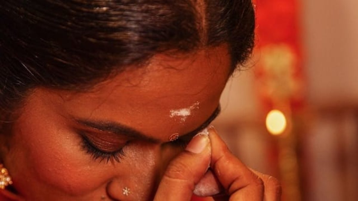 सुबह बस 5 सेकंड का यह काम सेट कर सकता है आपके पूरे दिन का मूड, जानें हफ्ते में कौन-सी बिंदी या तिलक लगाना शुभ?