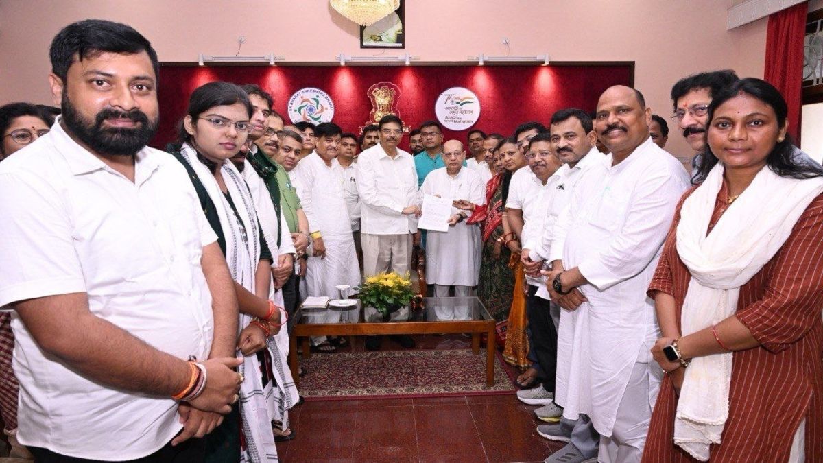 संशोधित MMDR एक्ट वापस लेने की मांग पर BJD का विशाल प्रदर्शन, पुलिस से हुई धक्का-मुक्की, राज्यपाल को सौंपा ज्ञापन