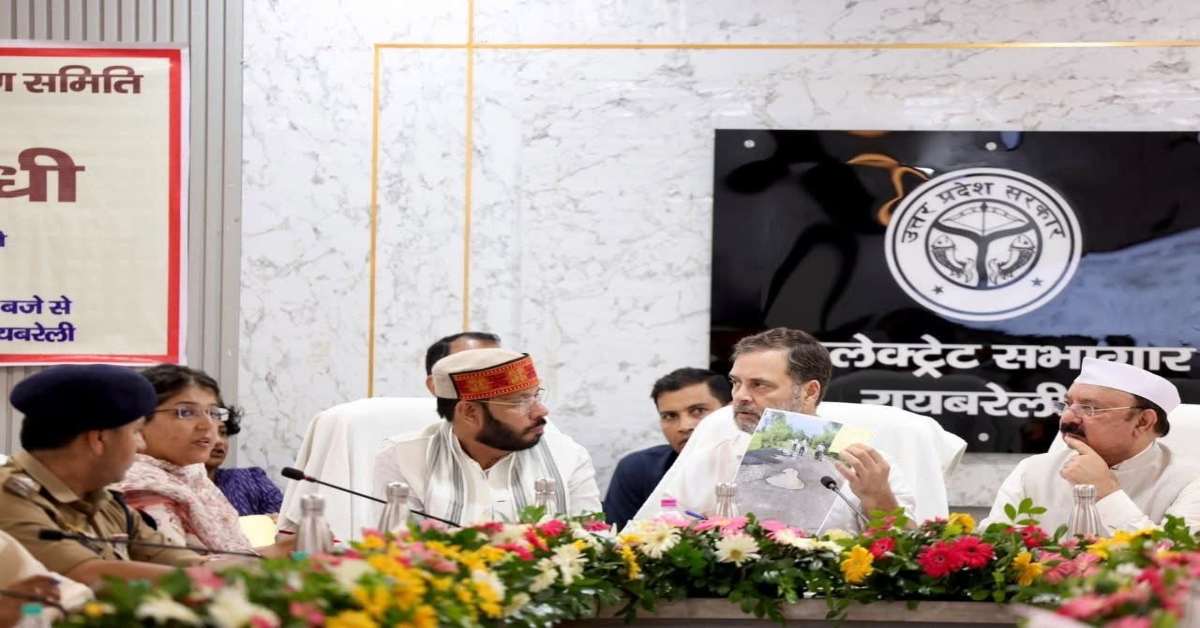 इनकी हालत सुधारने के लिए…टूटी सड़कों की तस्वीरें दिखाकर राहुल ने DM की लगाई क्लास, जानिए क्या कहा?