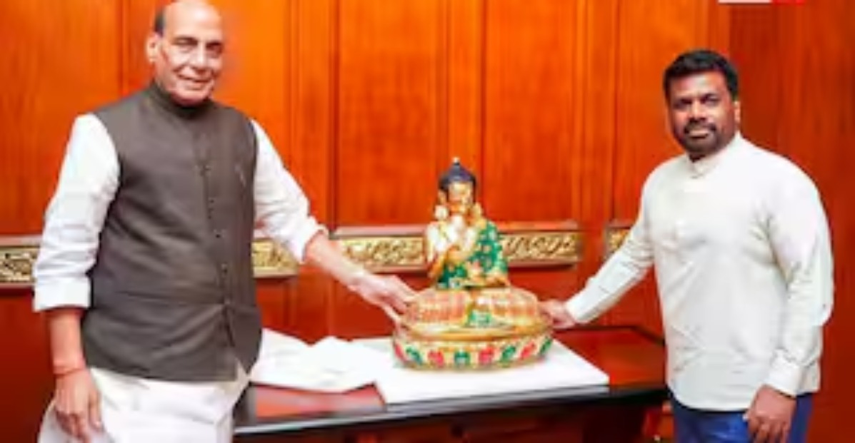 रक्षा मंत्री राजनाथ सिंह तीन दिवसीय कोलंबो यात्रा पर, श्रीलंकाई राष्ट्रपति के बयान से पड़ोसी देशों को लगी मिर्ची