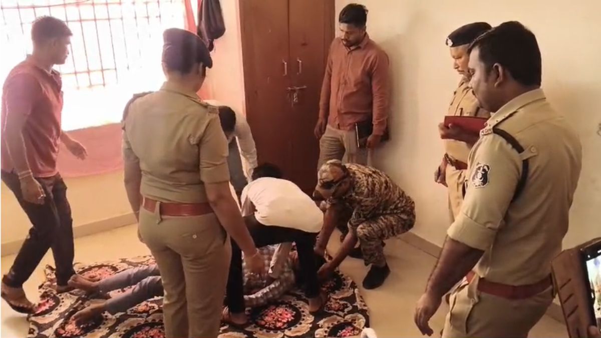 CG News: एकलव्य आवासीय विद्यालय में 10वीं के छात्र ने लगाई फांसी, मचा हड़कंप