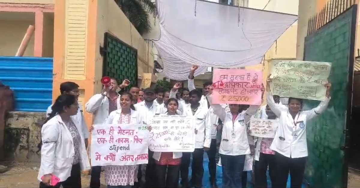 ये अन्याय नहीं तो और क्या! स्टाइपेंड बढ़ोतरी की मांग को लेकर BHMS इंटर्न के छात्र-छात्राएं ने खोला मोर्चा, आखिर कब मिलेगा न्याय?