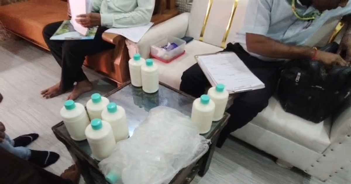 कहीं मिलावट का खेल तो नहीं! पराग डेयरी के 2 क्विंटल दूध में निकलीं मरी मक्खियां और रबर जैसी परतें, प्रसिद्ध डांडिया मंदिर में हड़कंप
