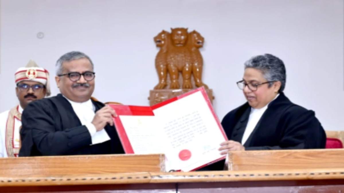 छत्तीसगढ़ हाईकोर्ट को मिले तीन नए जज, चीफ जस्टिस ने दिलाई पद की शपथ