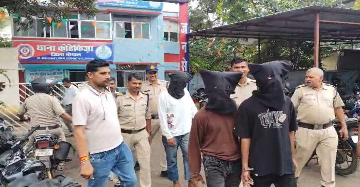 पुलिस की 48 घंटे में बड़ी कार्रवाईः मनुभान टेकरी में लूट के 3 शातिर आरोपी गिरफ्तार, निकाला जुलूस