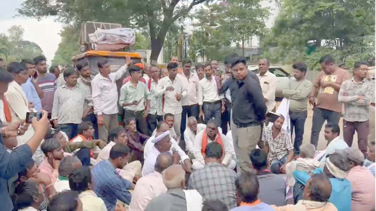 अल्प वर्षा से सूखे का संकट : किसानों ने किया कलेक्ट्रेट का घेराव, प्रशासन को हफ्तेभर का दिया अल्टीमेटम