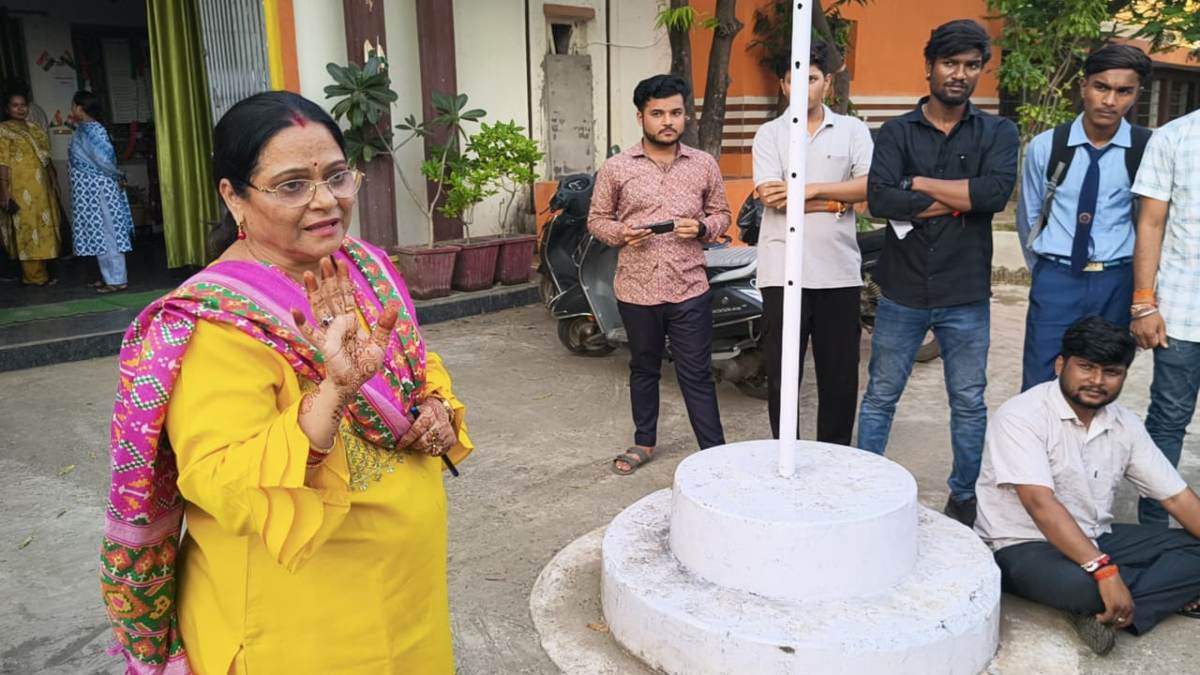 पत्रकारों से बदसलूकी प्रभारी प्राचार्या को पड़ी भारी, पद से हटाया गया, शराबी शिक्षक के विरुद्ध निलंबन की अनुशंसा
