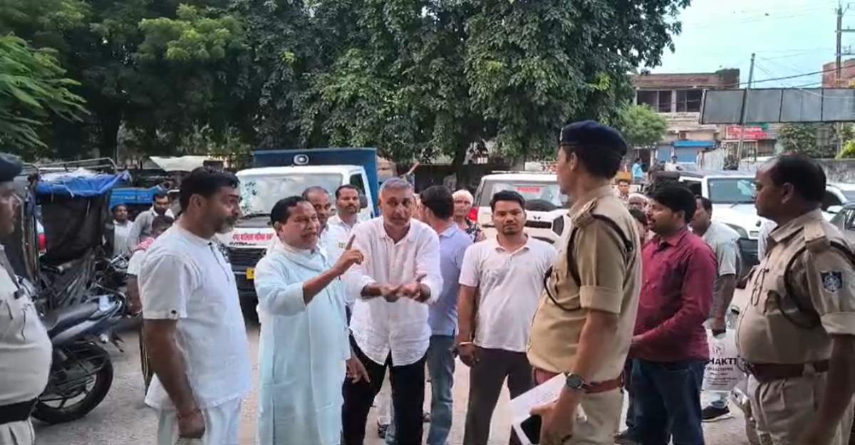 हैंडपंप लगाने को लेकर कॉलोनी में बवालः नगर पालिका कर्मचारियों और पार्षद से मारपीट, 2 पर FIR दर्ज