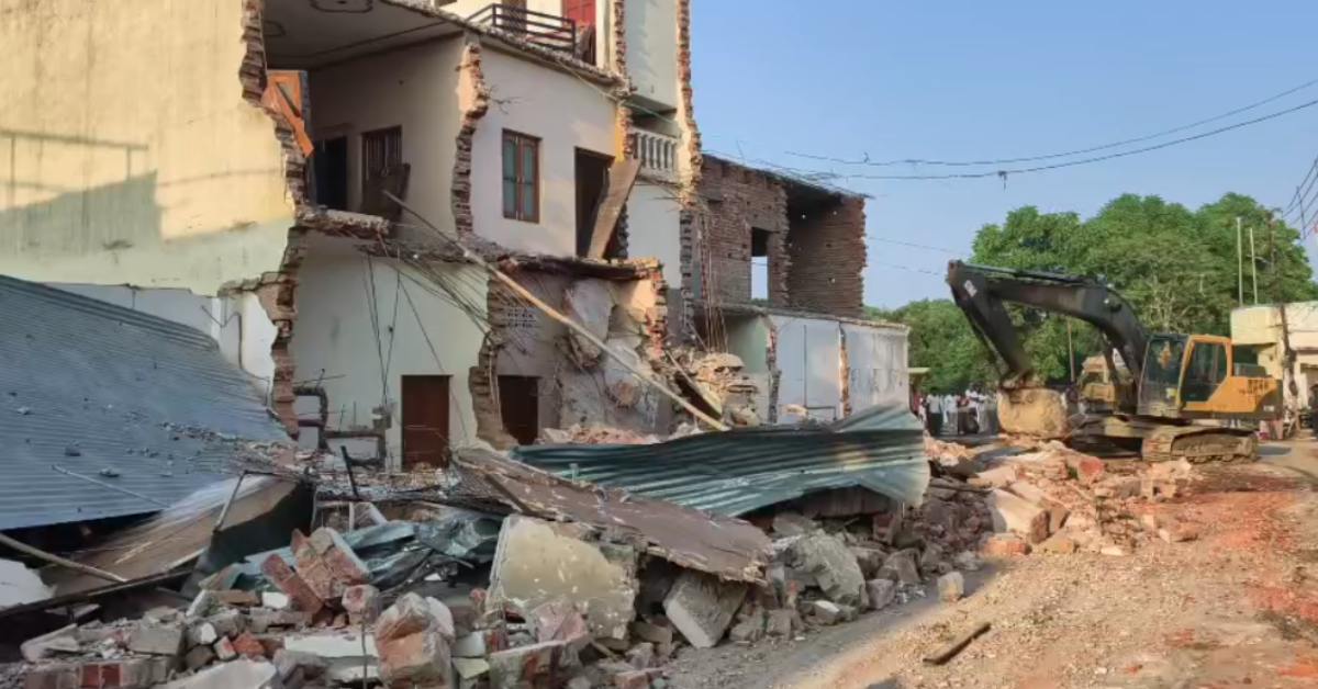 14 कोसी परिक्रमा से पहले अयोध्या में बुलडोजर एक्शन, नजूल जमीन के मकान ध्वस्त