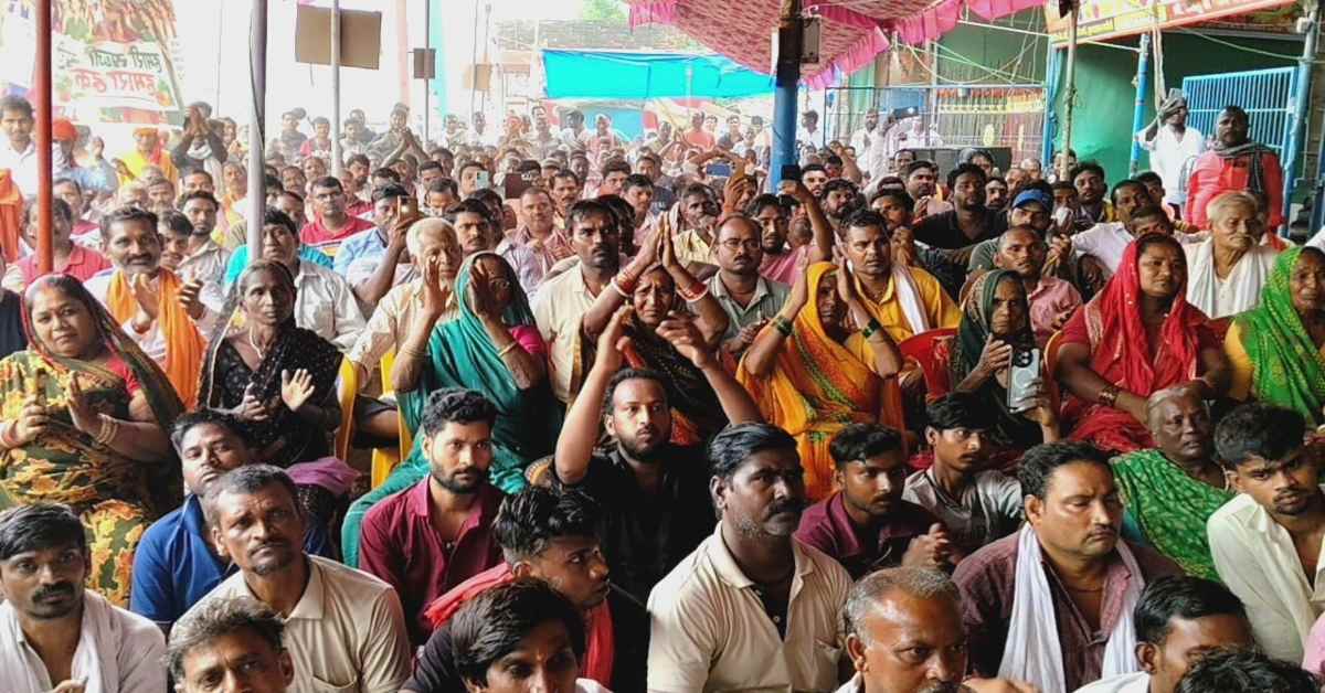 हमारी भी सुन लो सरकार..! मुगलसराय में फल-सब्जी विक्रेताओं का प्रदर्शन, सिस्टम से कहा- सम्मान से व्यापार करने दो