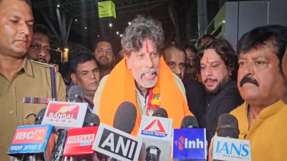 56 दिन बाद छत्तीसगढ़ लौटे भाजपा अध्यक्ष किरण सिंह देव, एयरपोर्ट पर कार्यकर्ताओं ने किया जोरदार स्वागत, नए प्रभारी और सह प्रभारी को दी बधाई