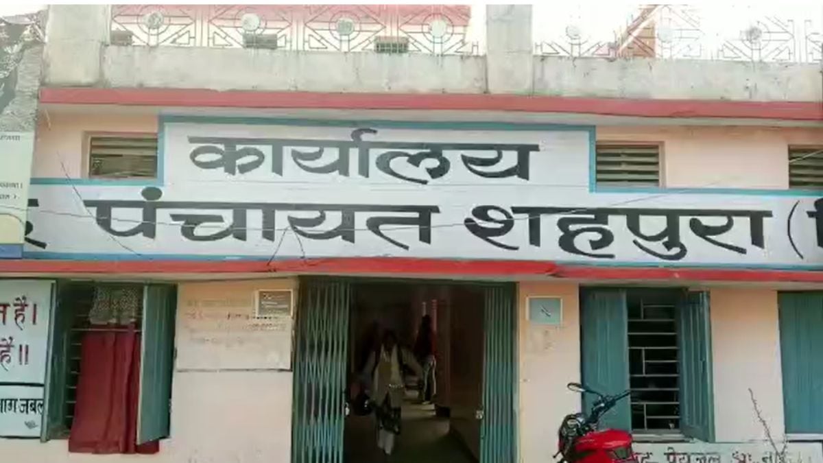 ग्राम पंचायत में सवा करोड़ का निर्माण घोटालाः सरपंच पद से बेदखल और सचिव निलंबित
