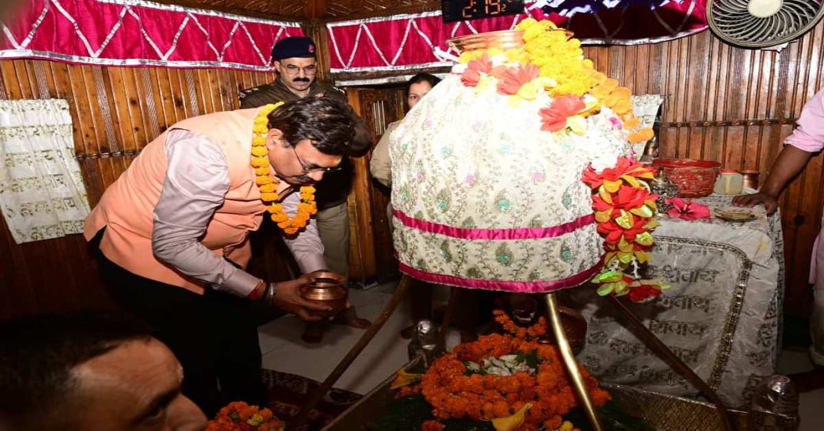 गंगोत्री धाम में CS का फोकस : CS आनंद बर्द्धन ने मां गंगा के किए दर्शन, श्रद्धालुओं की सुविधा और सुरक्षा व्यवस्था के दिए निर्देश
