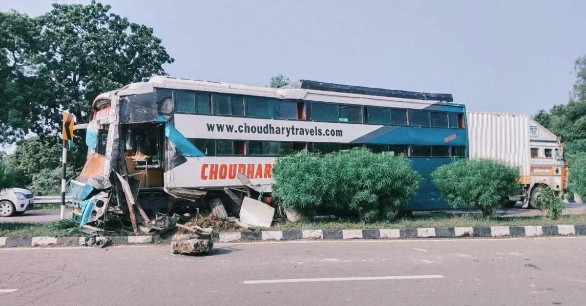 ओवरटेक के चक्कर में हादसे का शिकार हुई बस, कई यात्री घायल