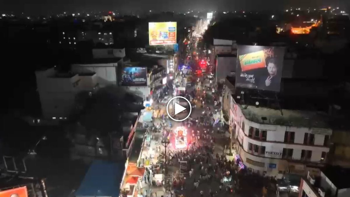गणेश विसर्जन झांकी: 60 से अधिक झाकियां देखने पड़ोसी राज्यों से भी पहुंचे लोग, पुलिस ड्रोन से कर रही निगरानी