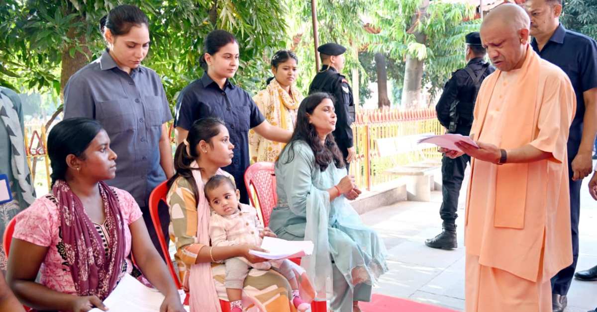 जनसेवा सर्वोच्च प्राथमिकता! जनता दर्शन में सीएम योगी ने सुनी फरियाद, अधिकारियों को दिए तत्काल समाधान के निर्देश
