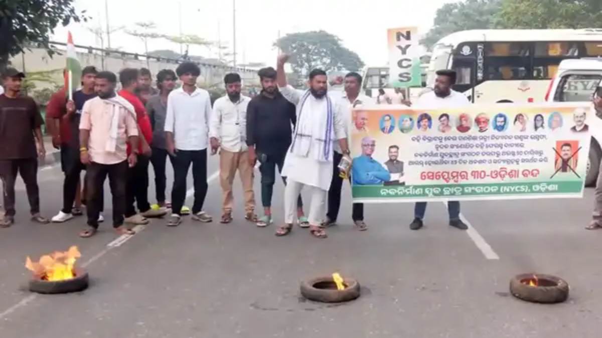 पाठ्यपुस्तकों में गंभीर गलतियों का आरोप: ओडिशा में 12 घंटे का बंद, शिक्षा मंत्री नित्यानंद गोंड के इस्तीफे की मांग
