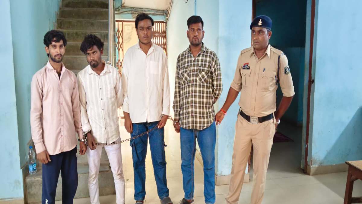सराफा कारोबारी की आंखों में स्प्रे छिड़ककर डकैती का प्रयास, 4 आरोपी गिरफ्तार, जानिए पुलिस को कैसे मिली सफलता…