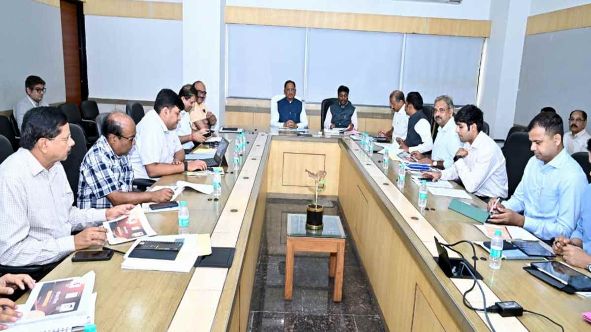 CM साय ने परिवहन विभाग की ली हाईलेवल बैठक, कहा – सड़क दुर्घटनाएं रोकने मिशन मोड में करें काम