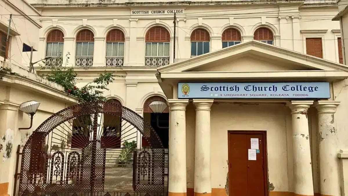 कोलकाता के कॉलेज में छात्रों ने ‘नमो सेवा’ नाटक में भाग न लेने पर दबाव बनाने का लगाया आरोप, प्रिंसिपल को देनी पड़ी सफाई