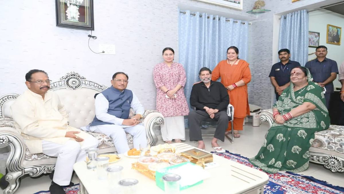 सीएम साय ने BJP प्रदेश अध्यक्ष किरण सिंह देव से की मुलाकात, स्वास्थ्य का जाना हाल