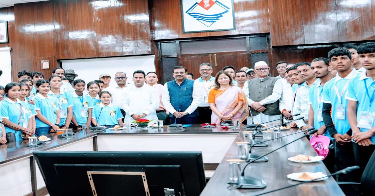 ‘सफलता का कोई शॉर्टकट नहीं’, टॉपर्स से बोले मुख्य सचिव- मेहनत ही लक्ष्य तक पहुंचाएगी