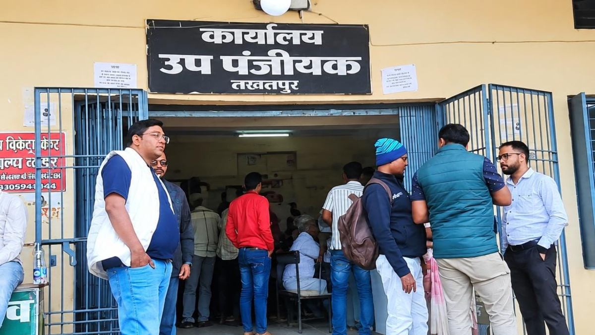 स्थगन आदेश को ठेंगा! उप पंजीयक कार्यालय में धड़ल्ले से चल रहा पंजीयन का खेल, पुराने P-2 को दस्तावेज में लगाने का भी आरोप