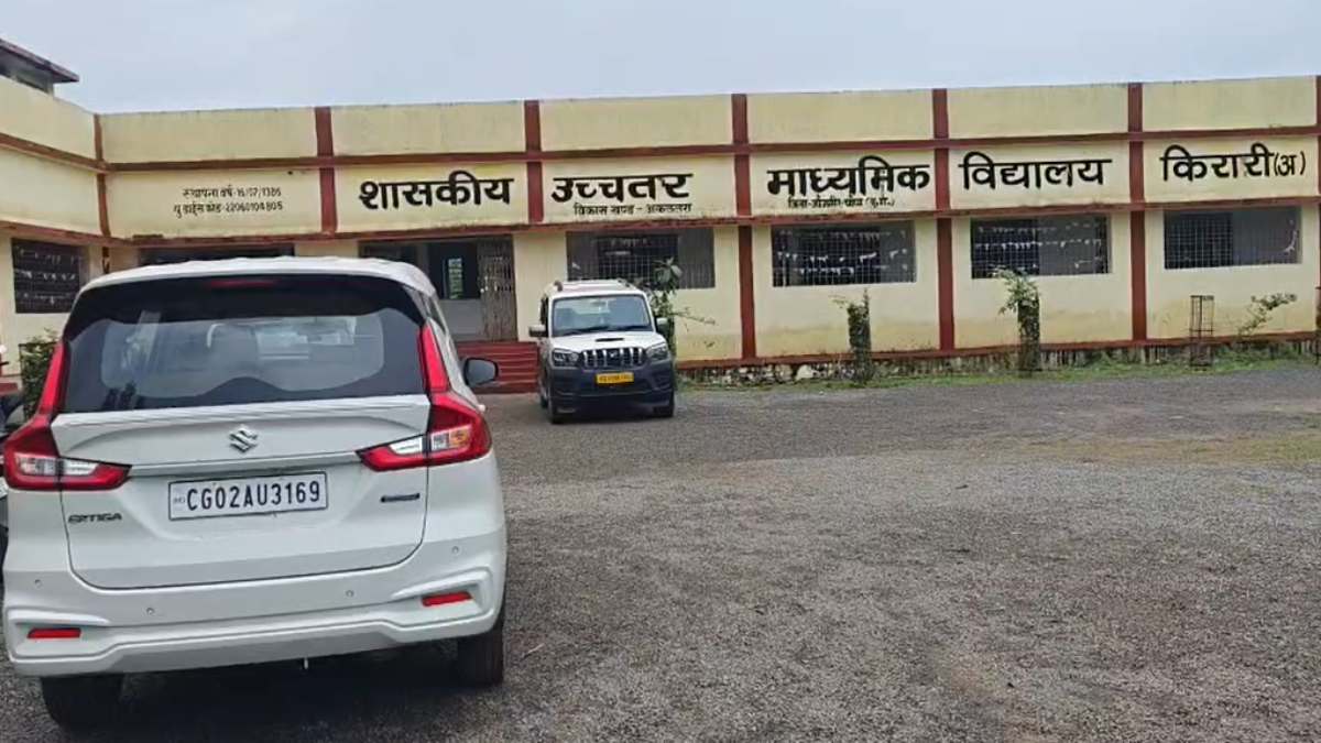 EOW की बड़ी कार्रवाई, प्राचार्य और लिपिक 10 हजार रुपए रिश्वत लेते गिरफ्तार