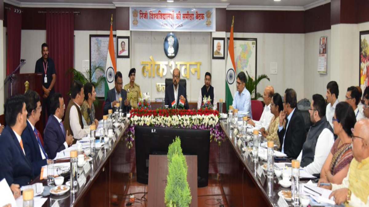 राज्यपाल डेका ने ली कुलपतियों की बैठक, NAAC ग्रेडिंग बेहतर करने के दिए निर्देश
