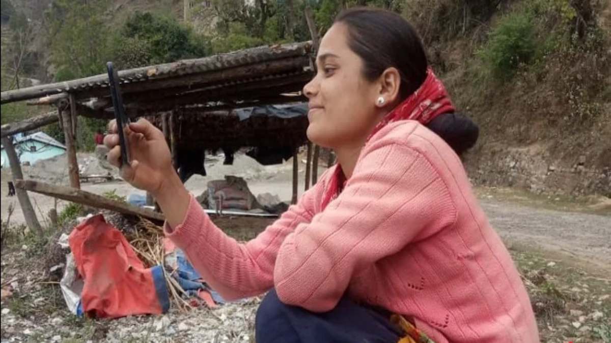 34 प्रतिशत आबादी डिजिटल दुनिया से दूर, नेटवर्क के लिए चढ़ने पड़ते हैं पहाड़