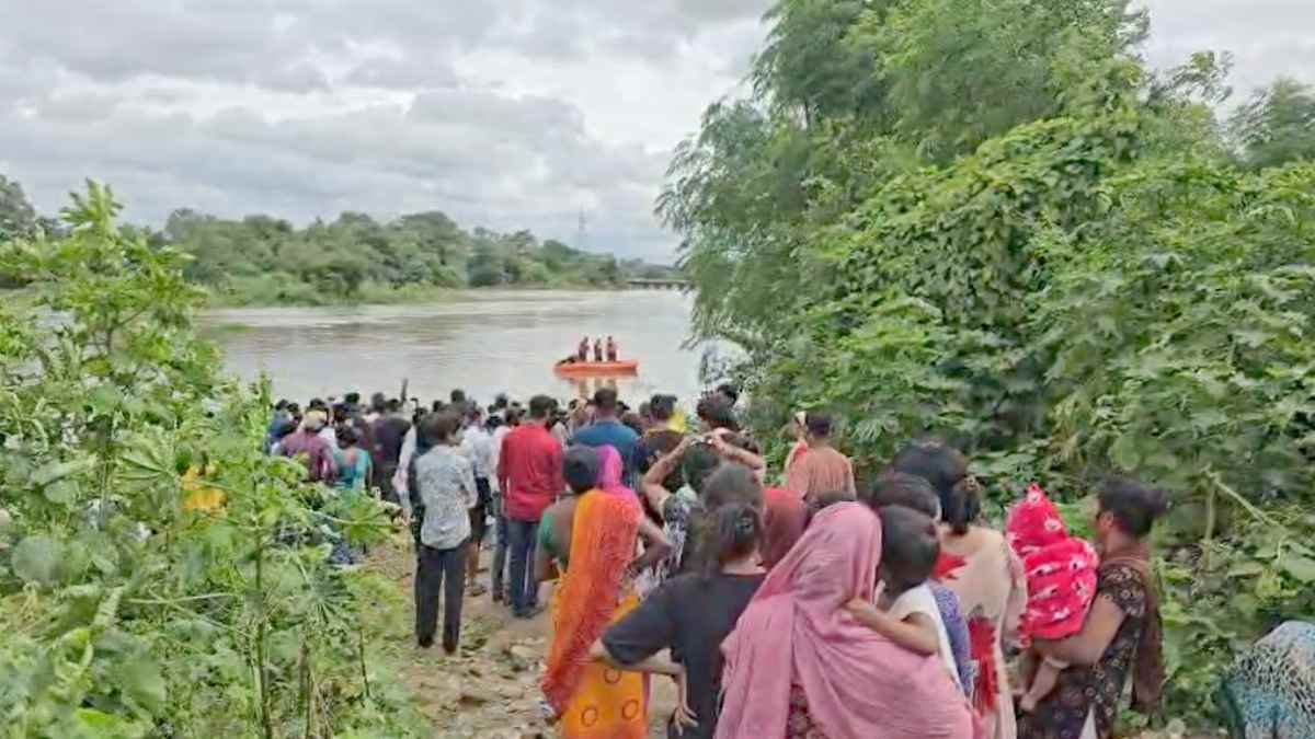 अरपा नदी में बहे दो बच्चे, तलाश में जुटी SDRF की टीम, गोताखोरों के देर से पहुंचने पर लोगों ने जताई नाराजगी