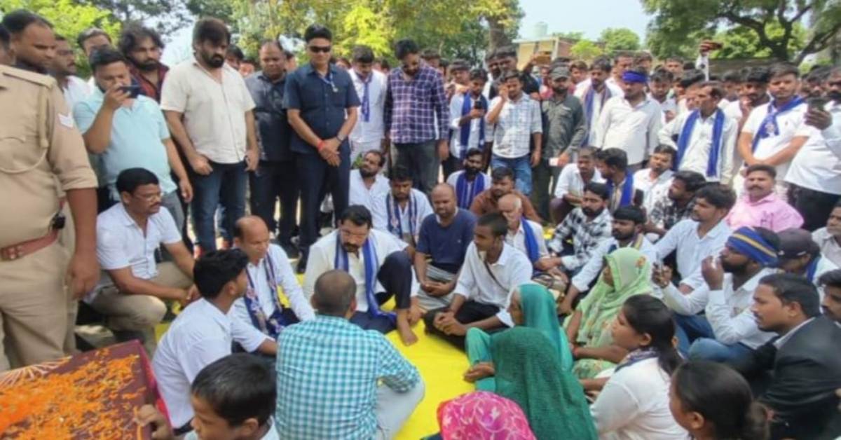 बमबारी-गोलीबारी से दहला कंडेला! एक ही घर से उठीं दो अर्थियां, चंद्रशेखर रावण ने पुलिस पर उठाए सवाल