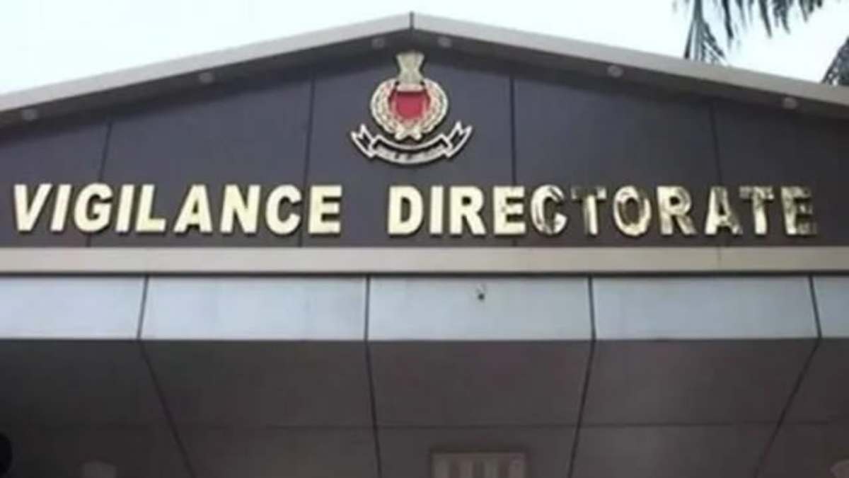 भ्रष्टाचार मामले में बड़ी कार्रवाई : पूर्व IAS अधिकारी मोहंती समेत 3 दोषी करार, सजा का ऐलान