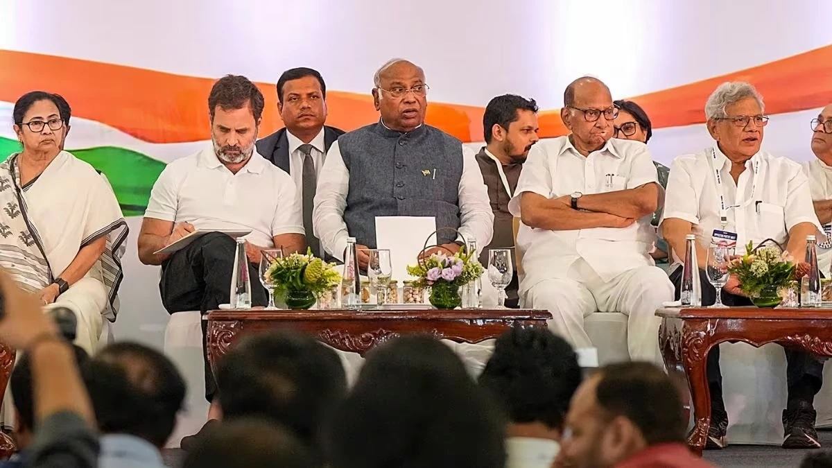 INDIA ब्लॉक की बैठक कल: SIR और चुनाव आयोग पर बनेगी विपक्ष की रणनीति, ये नेता नहीं होंगे शामिल