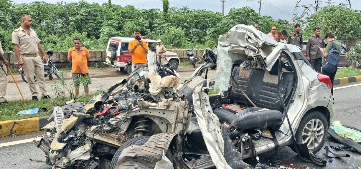 Jamshedpur Accident Update : मंत्री दीपिका पांडेय सिंह की बेटी समेत 4 युवाओं की मौत, खड़े ट्रक में घुसी तेज रफ्तार कार
