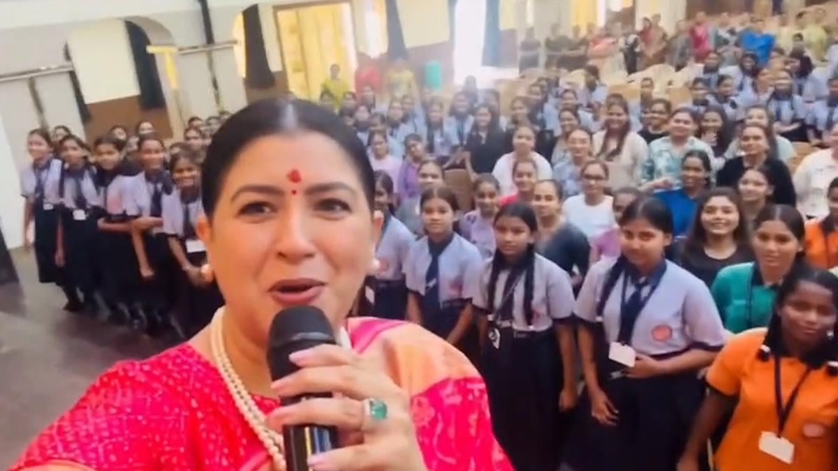 गुजराती स्कूल में विवादित कार्यक्रम! काजल हिंदुस्तानी ने लगवाए आपत्तिजनक नारे… बुर्केवाली… हुसैनी सेना ने दर्ज कराई शिकायत