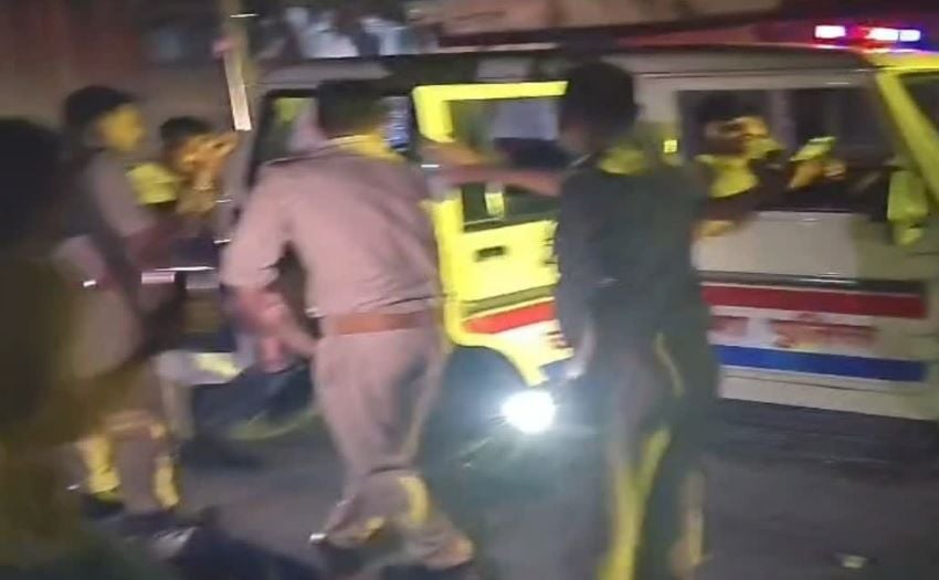 ‘एक झटके में उजड़ गई दुनिया!’ ट्रांसफार्मर में घुसी बेकाबू कार, 3 दोस्तों ने तड़प-तड़पकर तोड़ा दम; 3 की हालत देख अस्पताल में मची चीख-पुकार