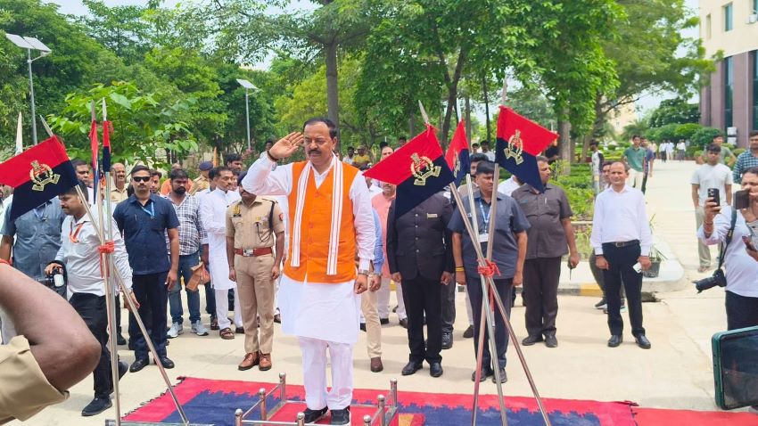 RGIPT को मिली नई उड़ान: 3 हाईटेक हॉस्टल्स की सौगात के साथ केशव प्रसाद मौर्य ने 17 बेघर परिवारों को दिया CM आवास का चेक