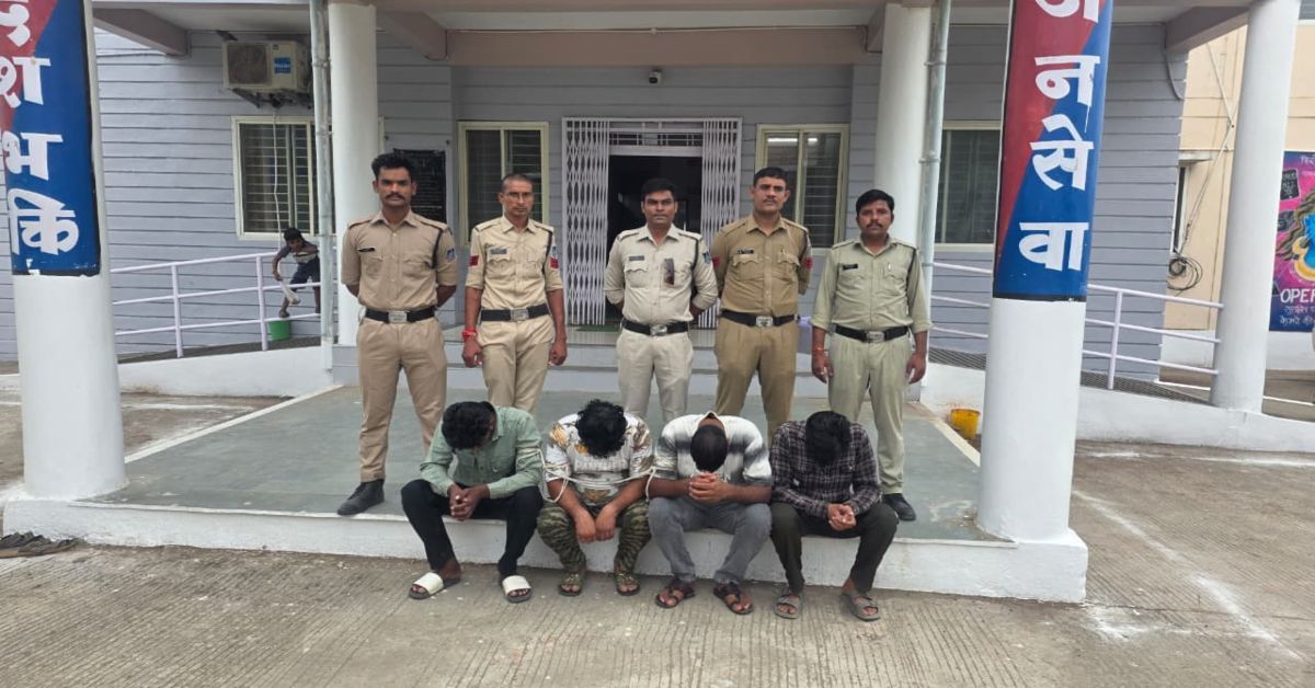 30 हजार के बदले दिए 60 हजार, फिर भी पत्नी-बेटी को उठाने पहुंचे सूदखोर! कन्नौद पुलिस ने 4 गुंडों को दबोचा