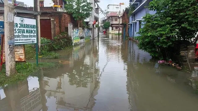 Koderma Rain: कोडरमा में बारिश का कहर, उफान पर सकरी-गोरी नदी, डैमों का बढ़ा जलस्तर, बाढ़ का खतरा
