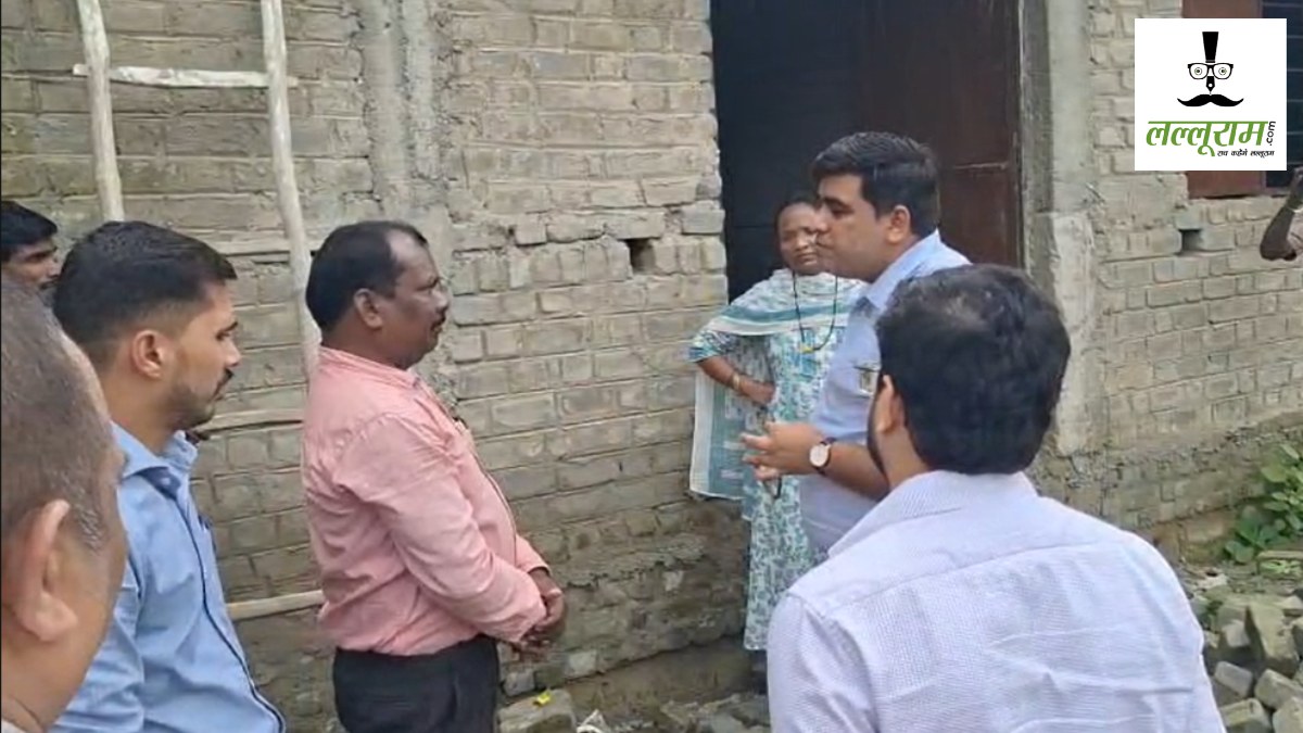एक्शन में कलेक्टर : आंगनबाड़ी भवन निर्माण में मिली अनियमितताएं, सब इंजीनियर पर FIR और निलंबन के दिए निर्देश