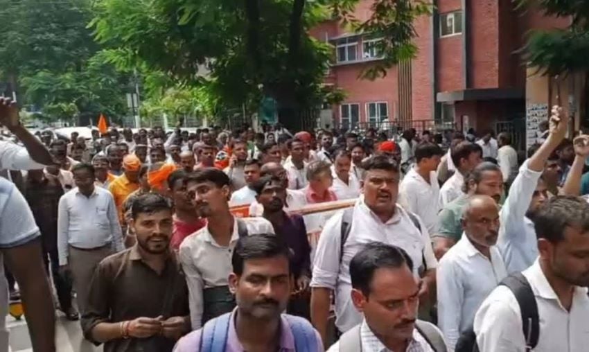 क्या थम जाएंगे यूपी रोडवेज के पहिए? लखनऊ में 17 मांगों को लेकर कर्मचारियों का बड़ा हल्लाबोल, जानें पूरा मामला