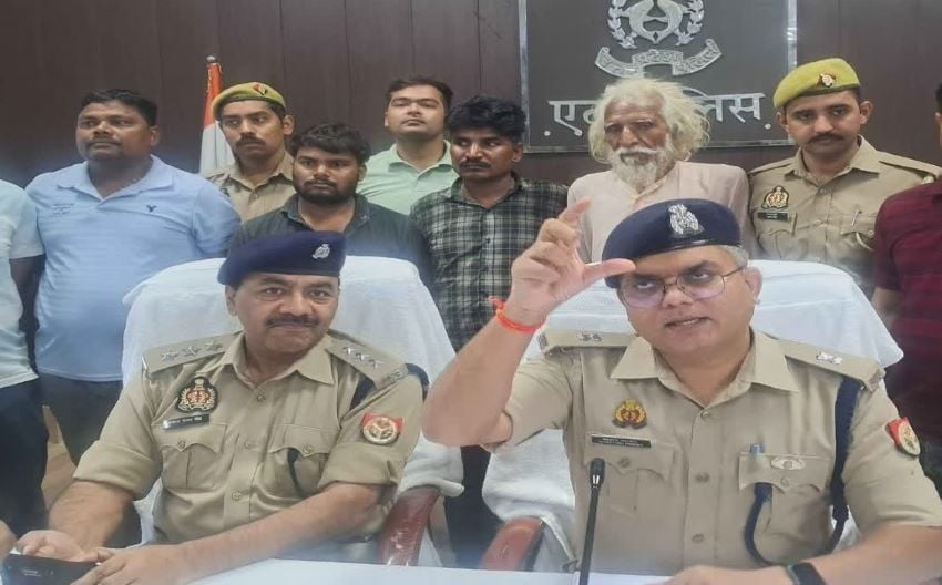 अवैध संबंध के शक में डबल मर्डर से दहला इलाका! पति ने पिता संग मिलकर पत्नी और सास को हथौड़े से उतारा मौत के घाट, 3 गिरफ्तार