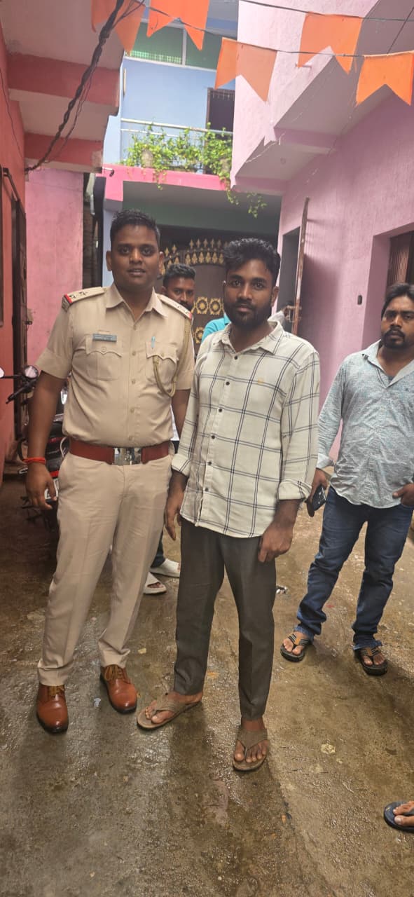 Big News : लापता JLKM नेता पनेश्वर महतो हजारीबाग में मिले, अस्पताल में भर्ती,बोले- पुलिस बोर्ड लगी गाड़ी में जबरन बैठाया